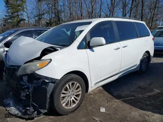 2013 Toyota Sienna XLE AAS with VIN 5TDYK3DC1DS341977, listed as a IAAI auction lot 41418311 with 1 mi miles. Bid and sale history available at carsss.com. Image 16.