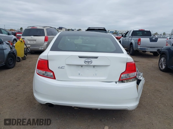 2013 Scion tC z VIN JTKJF5C70D3062150, wystawiony jako IAAI lot #42178060 z przebiegiem 97 480 mil mil oraz . Historia ofert i sprzedaży dostępna na DreamBid. Obrazek 16.