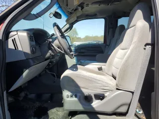 2001 Ford Excursion XLT with VIN 1FMNU41S11EC37131, listed as a Copart auction lot 52446135 with 259,619 mi miles and Clean Title. Bid and sale history available at DreamBid. Image 7.