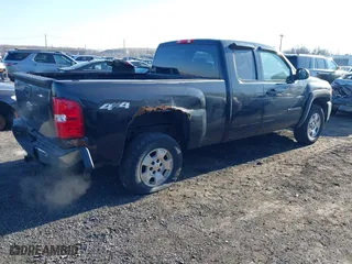 2010 Chevrolet Silverado 1500 LT with VIN 1GCSKSE33AZ281726, listed as a IAAI auction lot 41737456 with 270,711 mi miles. Bid and sale history available at carsss.com. Image 4.