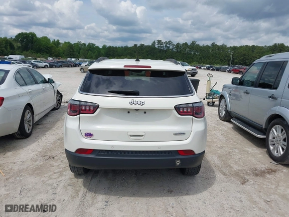 2018 Jeep Compass Latitude with VIN 3C4NJCBB3JT125517, listed as a IAAI auction lot 42132890 with 155,746 mi miles. Bid and sale history available at carsss.com. Image 16.