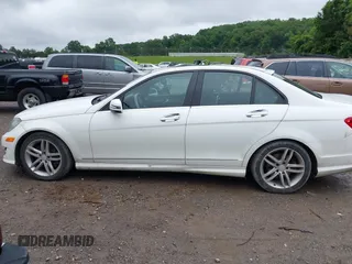 2013 Mercedes-Benz C 300 Sport с VIN WDDGF8AB3DA820171, выставлен на аукционе IAAI как лот 42329459 с пробегом 157 627 миль миль и . История ставок и продаж доступна на DreamBid. Изображение 14.