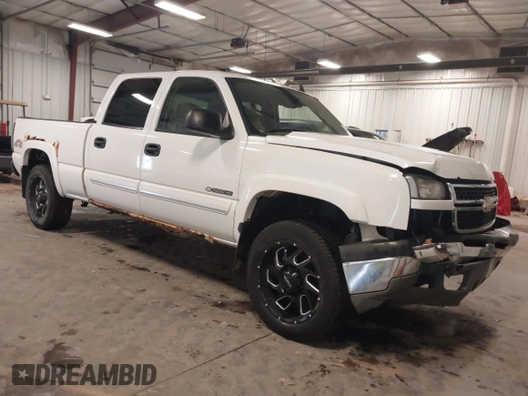 2006 Chevrolet Silverado 1500HD LT1 with VIN 1GCGK13U76F242626, listed as a IAAI auction lot 40786885 with 171,077 mi miles and . Bid and sale history available at DreamBid. Image 1.