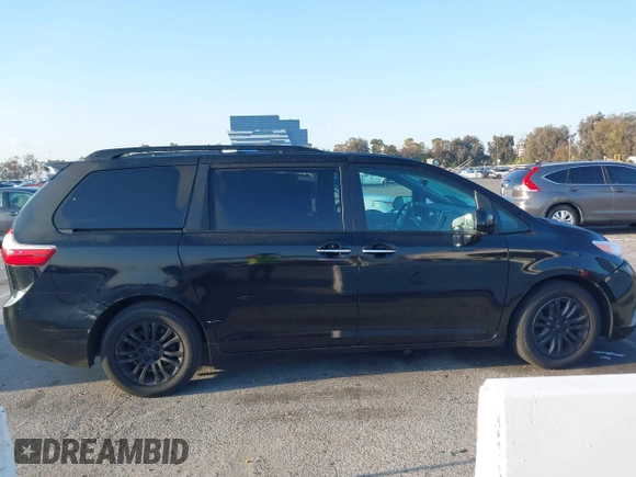 2017 Toyota Sienna XLE Auto Access Seat z VIN 5TDYZ3DC0HS876848, wystawiony jako IAAI lot #42141322 z przebiegiem 111 251 mil mil oraz . Historia ofert i sprzedaży dostępna na DreamBid. Obrazek 12.