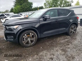 2021 Volvo XC40 Inscription z VIN YV4162UL8M2476443, wystawiony jako Copart lot #57087325 z przebiegiem 25 198 mil mil oraz Szkoda całkowita • Salvage title. Historia ofert i sprzedaży dostępna na DreamBid. Obrazek 1.