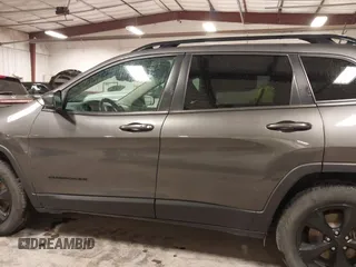 2018 Jeep Cherokee Limited with VIN 1C4PJMDX0JD617273, listed as a IAAI auction lot 41371684 with 91,821 mi miles. Bid and sale history available at carsss.com. Image 14.