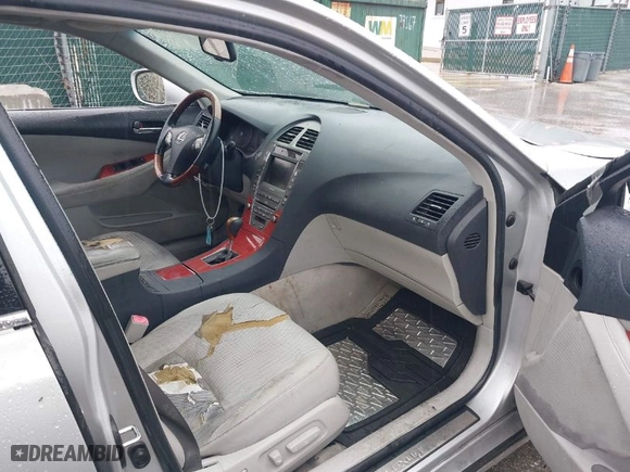 2007 Lexus ES 350 with VIN JTHBJ46G272152361, listed as a IAAI auction lot 41977089 with 308,328 mi miles. Bid and sale history available at carsss.com. Image 5.