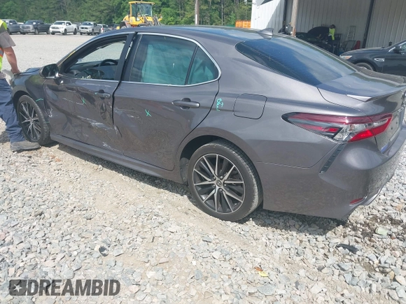 2022 Toyota Camry SE z VIN 4T1T11AK5NU701354, wystawiony jako IAAI lot #42135026 z przebiegiem 173 208 mil mil oraz . Historia ofert i sprzedaży dostępna na DreamBid. Obrazek 3.