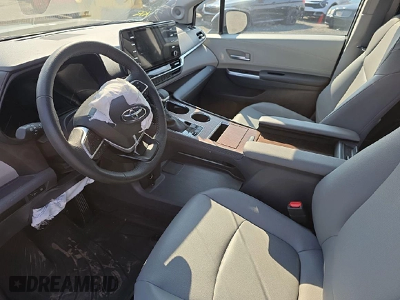 2024 Toyota Sienna XLE with VIN 5TDJSKFC3RS129744, listed as a Copart auction lot 48177895 with 9,224 mi miles and Salvage Title. Bid and sale history available at DreamBid. Image 7.