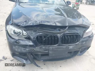 2013 BMW 5 Series 528i xDrive z VIN WBAXH5C57DD111765, wystawiony jako IAAI lot #42293035 z przebiegiem 118 786 mil mil oraz . Historia ofert i sprzedaży dostępna na DreamBid. Obrazek 13.