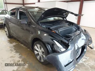 2024 Tesla Model Y с VIN 7SAYGDED4RF072600, выставлен на аукционе IAAI как лот 42242977 с пробегом 8 208 миль миль и . История ставок и продаж доступна на DreamBid. Изображение 1.