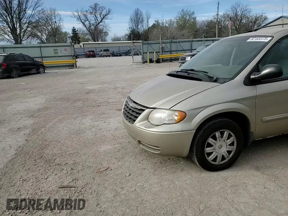2005 Chrysler Town & Country Touring z VIN 2C4GP54L45R145521, wystawiony jako Copart lot #50183375 z przebiegiem 218 068 mil mil oraz Szkoda całkowita • Salvage title. Historia ofert i sprzedaży dostępna na DreamBid. Obrazek 12.