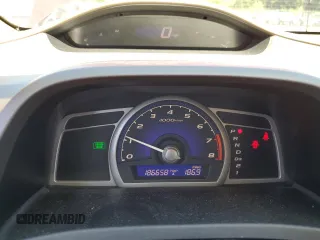 2008 Honda Civic LX z VIN 1HGFA16568L071361, wystawiony jako Copart lot #57340675 z przebiegiem 186 658 mil mil oraz Szkoda całkowita • Salvage title. Historia ofert i sprzedaży dostępna na DreamBid. Obrazek 9.