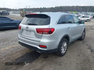 2020 Kia Sorento LX V6 with VIN 5XYPGDA50LG619045, listed as a IAAI auction lot 41520510 with 124,870 mi miles. Bid and sale history available at carsss.com. Image 4.