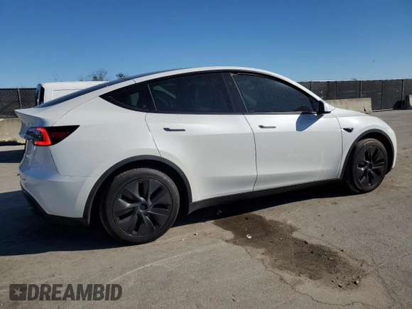 2024 Tesla Model Y with VIN 7SAYGDED3RF130826, listed as a Copart auction lot 47735185 with 10,467 mi miles and Non Repairable. Bid and sale history available at DreamBid. Image 3.
