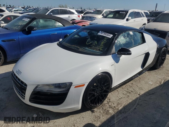 2011 Audi R8 5.2L z VIN WUAANAFG8BN000143, wystawiony jako Copart lot #74799504 z przebiegiem Nie podano mil oraz Szkoda całkowita • Salvage title. Historia ofert i sprzedaży dostępna na DreamBid. Obrazek 1.