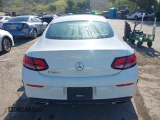 2019 Mercedes-Benz C 300 с VIN WDDWJ8DB1KF844216, выставлен на аукционе IAAI как лот 41824556 с пробегом 104 530 миль миль и . История ставок и продаж доступна на DreamBid. Изображение 17.