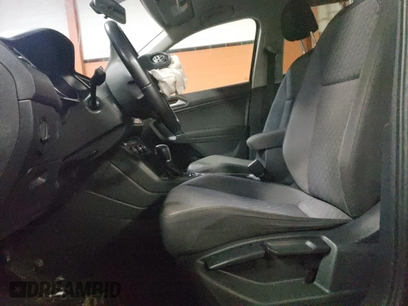 2018 Volkswagen Tiguan S z VIN 3VV0B7AX7JM157409, wystawiony jako Copart lot #58670225 z przebiegiem 162 204 mil mil oraz Nie do naprawy • Non repairable. Historia ofert i sprzedaży dostępna na DreamBid. Obrazek 7.