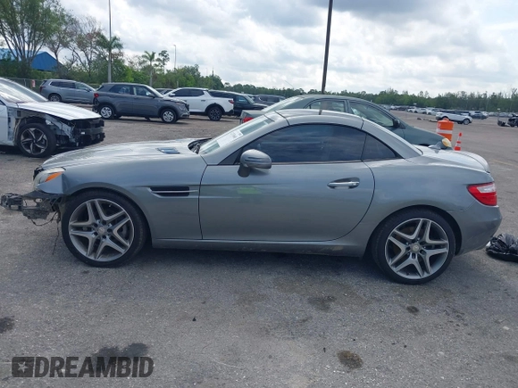 2015 Mercedes-Benz SLK 250 z VIN WDDPK4HA2FF099896, wystawiony jako IAAI lot #42333660 z przebiegiem 58 892 mil mil oraz . Historia ofert i sprzedaży dostępna na DreamBid. Obrazek 14.
