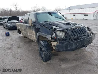 2003 Chevrolet Silverado 1500 LS with VIN 2GCEK19T831156203, listed as a IAAI auction lot 41513601 with 171,586 mi miles. Bid and sale history available at carsss.com. Image 1.