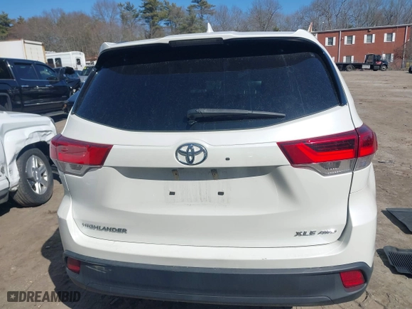 2019 Toyota Highlander SE with VIN 5TDJZRFH5KS933386, listed as a IAAI auction lot 41807949 with 49,661 mi miles. Bid and sale history available at carsss.com. Image 16.