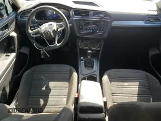2024 Volkswagen Tiguan S z VIN 3VVRB7AX8RM069620, wystawiony jako Copart lot #56954215 z przebiegiem 22 079 mil mil oraz Szkoda całkowita • Salvage title. Historia ofert i sprzedaży dostępna na DreamBid. Obrazek 8.