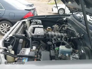 2005 Toyota Tundra Limited с VIN 5TBET38105S467542, выставлен на аукционе IAAI как лот 42882565 с пробегом Не указан миль и . История ставок и продаж доступна на DreamBid. Изображение 19.