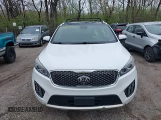 2017 Kia Sorento SX z VIN 5XYPK4A51HG300517, wystawiony jako IAAI lot #41967988 z przebiegiem 170 637 mil mil oraz . Historia ofert i sprzedaży dostępna na DreamBid. Obrazek 6.