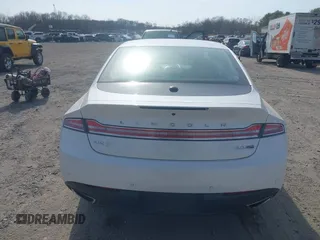 2016 Lincoln MKZ with VIN 3LN6L2J91GR620193, listed as a IAAI auction lot 41807038 with 61,235 mi miles. Bid and sale history available at carsss.com. Image 16.