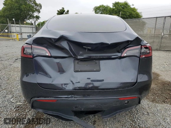 2024 Tesla Model Y z VIN 7SAYGDED4RF103411, wystawiony jako Copart lot #59982815 z przebiegiem 17 601 mil mil oraz Szkoda całkowita • Salvage title. Historia ofert i sprzedaży dostępna na DreamBid. Obrazek 6.