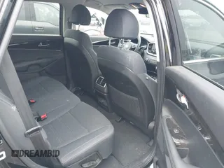 2018 Kia Sorento LX z VIN 5XYPG4A37JG412910, wystawiony jako IAAI lot #42466741 z przebiegiem 170 131 mil mil oraz . Historia ofert i sprzedaży dostępna na DreamBid. Obrazek 8.
