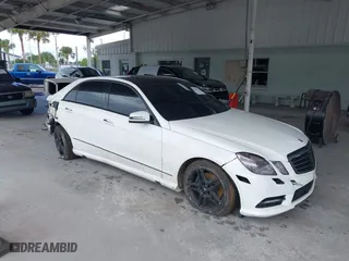 2013 Mercedes-Benz E-Class E 350 Luxury with VIN WDDHF5KB3DA692743, listed as a IAAI auction lot 40550950 with 142,986 mi miles. Bid and sale history available at carsss.com. Image 1.