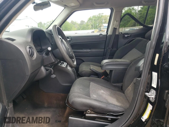 2014 Jeep Patriot Altitude z VIN 1C4NJPBA3ED729546, wystawiony jako Copart lot #52505015 z przebiegiem 202 650 mil mil oraz Szkoda całkowita • Salvage title. Historia ofert i sprzedaży dostępna na DreamBid. Obrazek 7.