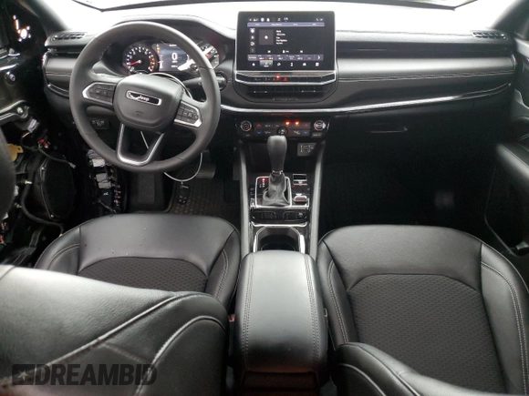 2024 Jeep Compass Latitude z VIN 3C4NJDBN4RT591517, wystawiony jako Copart lot #54611565 z przebiegiem 8 580 mil mil oraz Szkoda całkowita • Salvage title. Historia ofert i sprzedaży dostępna na DreamBid. Obrazek 8.