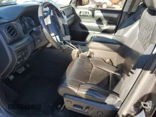 2017 Toyota Tundra Platinum z VIN 5TFAW5F16HX614411, wystawiony jako Copart lot #43986445 z przebiegiem 93 457 mil mil oraz Szkoda całkowita • Salvage title. Historia ofert i sprzedaży dostępna na DreamBid. Obrazek 7.