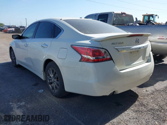 2015 Nissan Altima 2.5 z VIN 1N4AL3AP4FC469081, wystawiony jako IAAI lot #41982777 z przebiegiem 208 731 mil mil oraz . Historia ofert i sprzedaży dostępna na DreamBid. Obrazek 3.