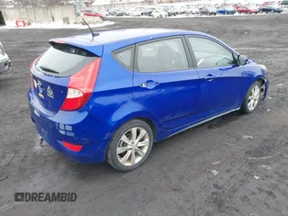 2013 Hyundai Accent SE z VIN KMHCU5AE2DU061871, wystawiony jako IAAI lot #41572034 z przebiegiem 147 924 mil mil oraz . Historia ofert i sprzedaży dostępna na DreamBid. Obrazek 4.