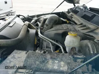 2018 Ram 1500 SSV z VIN 1C6RR7XT3JS270620, wystawiony jako IAAI lot #41797713 z przebiegiem 126 978 mil mil oraz . Historia ofert i sprzedaży dostępna na DreamBid. Obrazek 19.