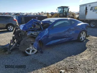 2021 Chevrolet Camaro 1LS z VIN 1G1FB1RXXM0108036, wystawiony jako Copart lot #48209585 z przebiegiem Nie podano mil oraz Szkoda całkowita • Salvage title. Historia ofert i sprzedaży dostępna na DreamBid. Obrazek 1.