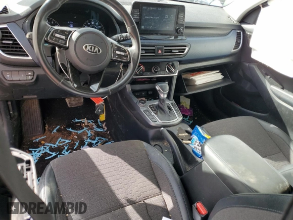 2021 Kia Seltos S z VIN KNDEUCAAXM7168129, wystawiony jako Copart lot #49223734 z przebiegiem 89 138 mil mil oraz Szkoda całkowita • Salvage title. Historia ofert i sprzedaży dostępna na DreamBid. Obrazek 8.