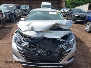 2023 Nissan Versa SV z VIN 3N1CN8EV8PL862755, wystawiony jako IAAI lot #42261886 z przebiegiem 36 249 mil mil oraz . Historia ofert i sprzedaży dostępna na DreamBid. Obrazek 6.