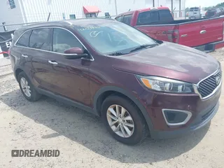 2018 Kia Sorento LX z VIN 5XYPG4A37JG340249, wystawiony jako IAAI lot #42183880 z przebiegiem 71 798 mil mil oraz . Historia ofert i sprzedaży dostępna na DreamBid. Obrazek 1.