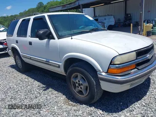 2000 Chevrolet Blazer LT z VIN 1GNDT13W9Y2218539, wystawiony jako IAAI lot #42311054 z przebiegiem 327 214 mil mil oraz . Historia ofert i sprzedaży dostępna na DreamBid. Obrazek 1.