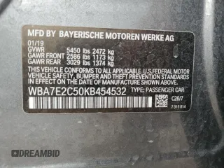 2019 BMW 7 Series 740i z VIN WBA7E2C50KB454532, wystawiony jako Copart lot #89005785 z przebiegiem 93 921 mil mil oraz Czysty tytuł • Clean title. Historia ofert i sprzedaży dostępna na DreamBid. Obrazek 12.