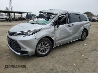 2024 Toyota Sienna LE with VIN 5TDKRKEC6RS194217, listed as a Copart auction lot 45793775 with 71,615 mi miles and Salvage Title. Bid and sale history available at carsss.com. Image 1.