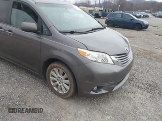 2015 Toyota Sienna Limited z VIN 5TDDK3DC6FS128167, wystawiony jako IAAI lot #41699588 z przebiegiem 179 723 mil mil oraz . Historia ofert i sprzedaży dostępna na DreamBid. Obrazek 1.