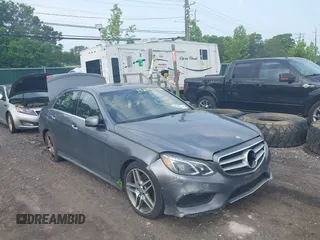 2016 Mercedes-Benz E 350 Luxury z VIN WDDHF8JB6GB237113, wystawiony jako IAAI lot #42490204 z przebiegiem 132 472 mil mil oraz . Historia ofert i sprzedaży dostępna na DreamBid. Obrazek 1.