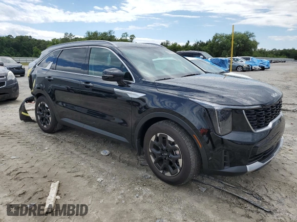 2025 Kia Sorento S z VIN 5XYRL4JC0SG342785, wystawiony jako Copart lot #56676955 z przebiegiem 5 976 mil mil oraz Szkoda całkowita • Salvage title. Historia ofert i sprzedaży dostępna na DreamBid. Obrazek 4.