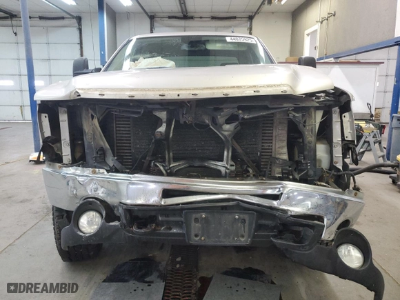 2009 GMC Sierra 2500HD SLT with VIN 1GTHK63679F118461, listed as a Copart auction lot 44075925 with 142,810 mi miles and Salvage Title. Bid and sale history available at carsss.com. Image 5.