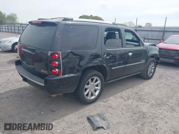 2014 GMC Yukon Denali z VIN 1GKS1EEFXER113493, wystawiony jako IAAI lot #41742662 z przebiegiem 150 382 mil mil oraz . Historia ofert i sprzedaży dostępna na DreamBid. Obrazek 4.